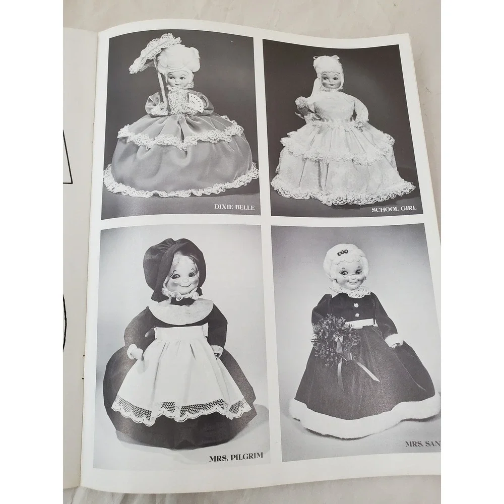 Vintage 1972 Living Dolls Mangelsen Craft Pattern Instruction Booklet 0375